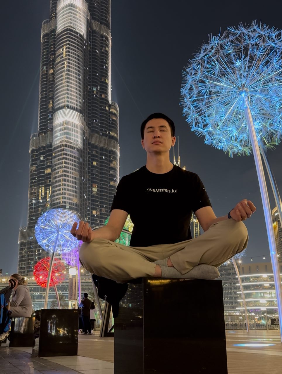 Бурдж Халифа және ән салатын фонтан