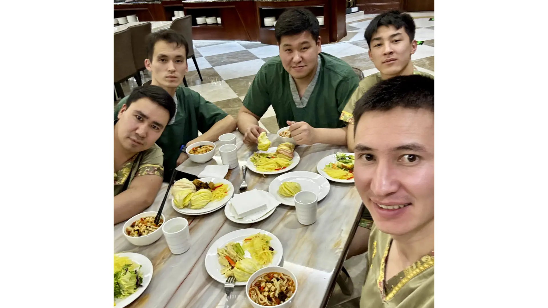 Спа-орталықтағы түнгі ас